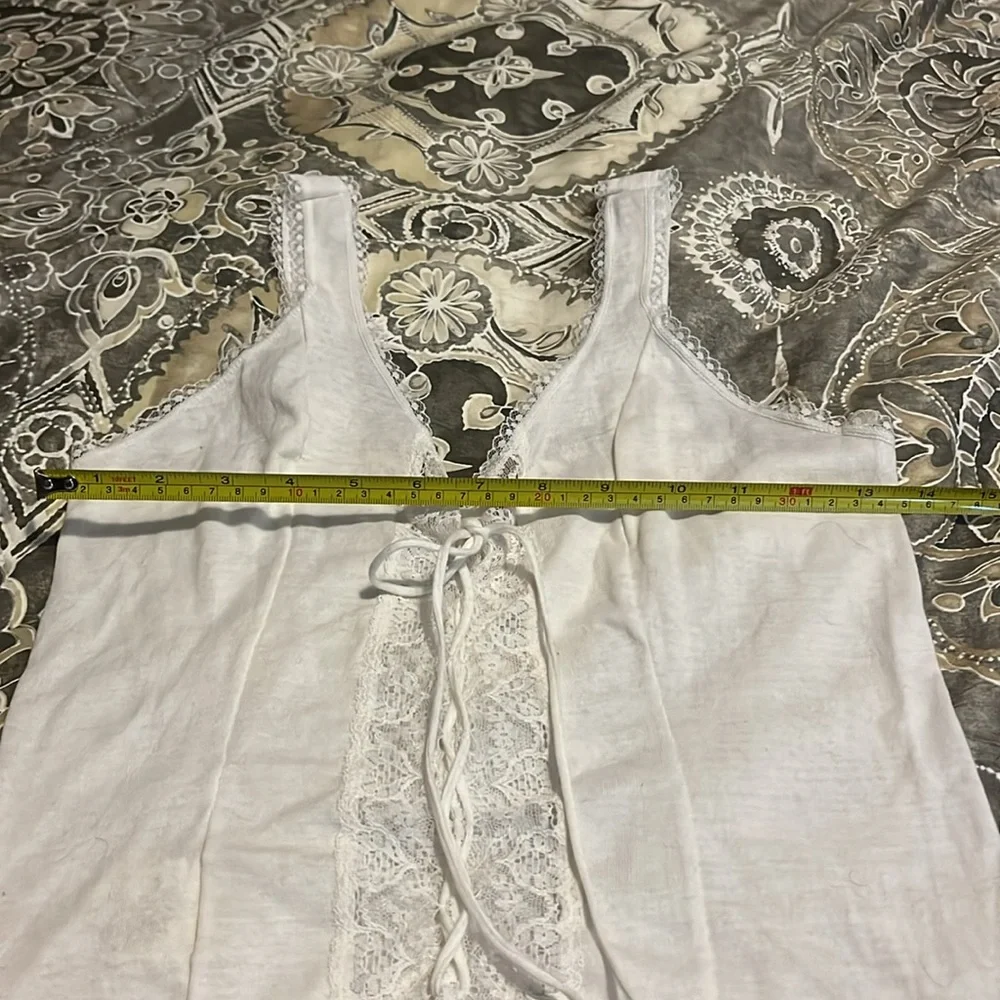 Vintage Elegant White Lace Trimmed Women's Top - Picture 2 of 9